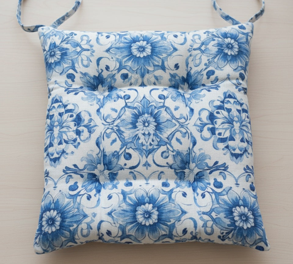 Cuscino Coprisedia in Cotone Drill "Mediterraneo" | Fantasia Blu su Bianco | Con Laccetti - Barrile donna