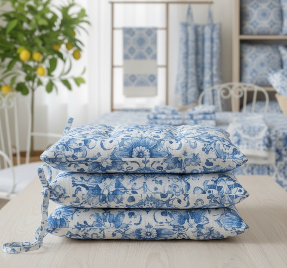 Cuscino Coprisedia in Cotone Drill "Mediterraneo" | Fantasia Blu su Bianco | Con Laccetti - Barrile donna