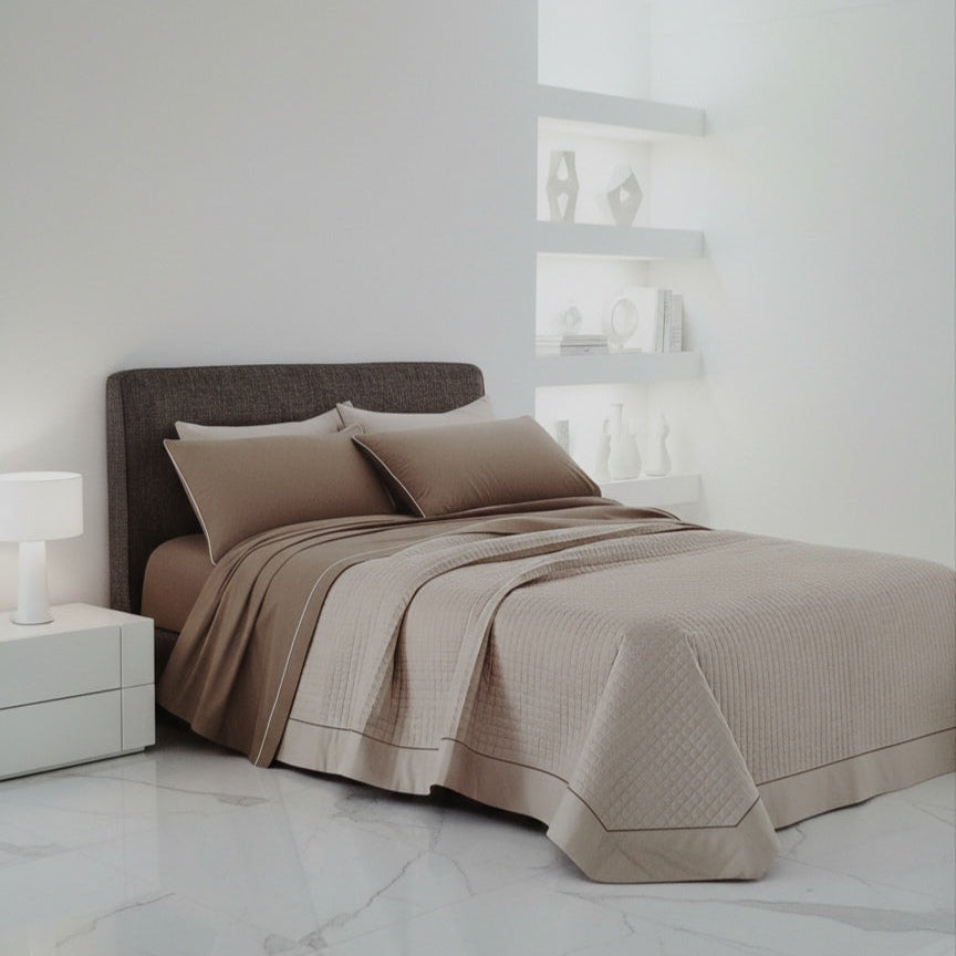 Trapuntino Matrimoniale LAGOM - Percalle Puro Cotone con Piping Artigianale - Barrile donna